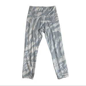 Women’s Balance Yoga Capris White/ Powder Blue Size Small (4-6)